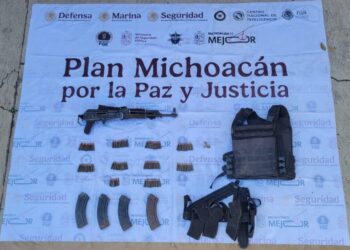 En Apatzingán, SSP asegura arma, explosivos e incinera plantas de marihuana; hay 2 detenidos