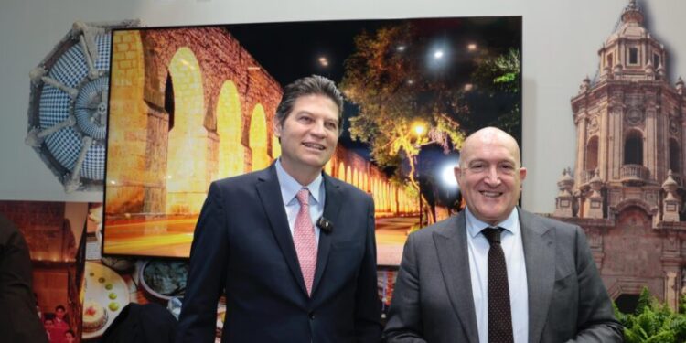 Se reúne Alfonso Martínez con don Jesús Julio Carnero, alcalde de Valladolid