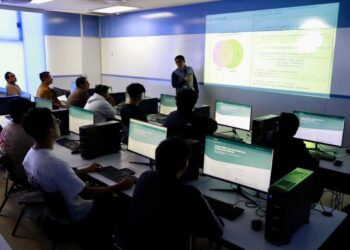 Michoacán a la vanguardia en IA; más de 12 mil jóvenes ingresan a cursos