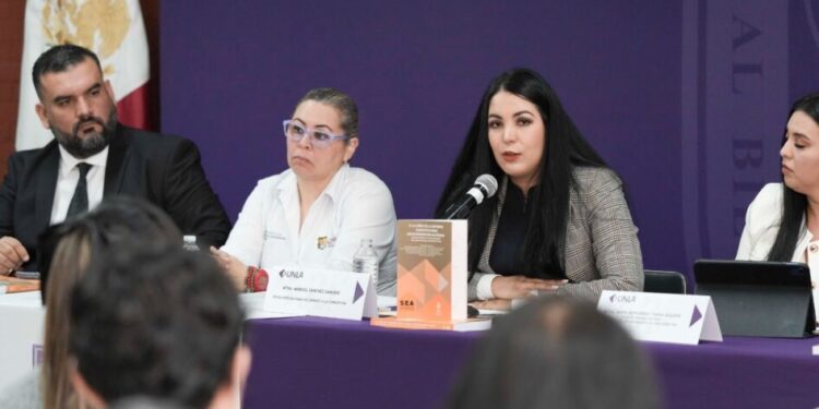 Fiscal Anticorrupción, coautora en presentación de libro sobre combate a la corrupción