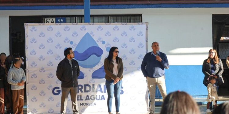 Adolfo Torres lleva el mensaje del cuidado del agua a niñas y niños de Morelia