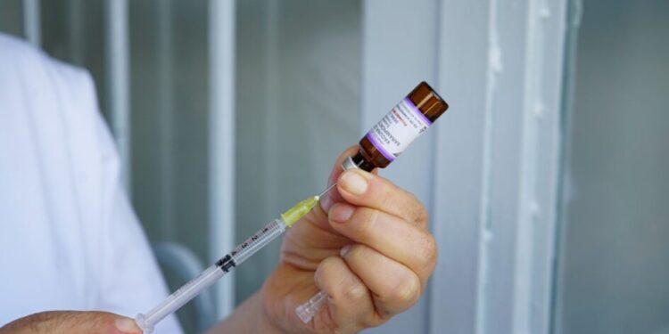 Michoacán cuenta con 771 mil vacunas disponibles contra el sarampión: Bedolla