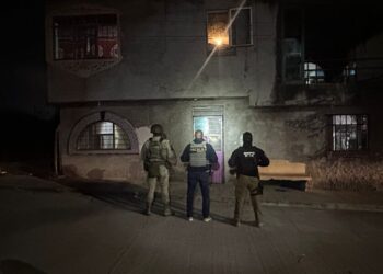 FGE ejecuta dos cateos en Morelia y Tarímbaro, y detiene a dos presuntos responsables de delitos contra la salud