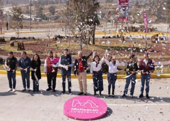 ¡Adiós a los baches! Bedolla proyecta más de 50 años de duración a la av. Amalia Solórzano