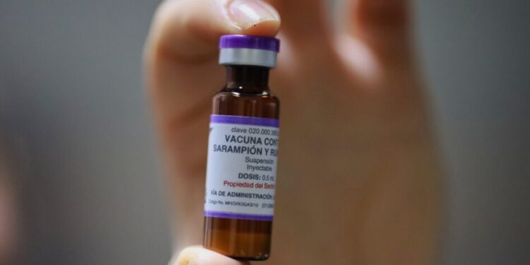 Refuerza SSM vacunación contra sarampión en Apatzingán, Uruapan, Nahuatzen y Los Reyes