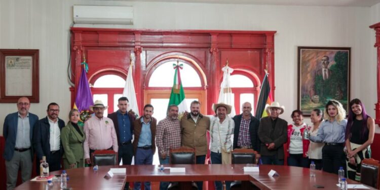 Raúl Zepeda refrenda atención y respaldo institucional a mezcaleros de Michoacán