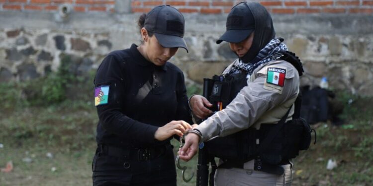 Profesionalización de kuarichas fortalece la seguridad en comunidades con autogobierno: SSP