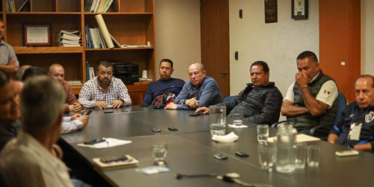 Adolfo Torres fortalece diálogo con transportistas y acuerda acciones en favor del servicio hídrico