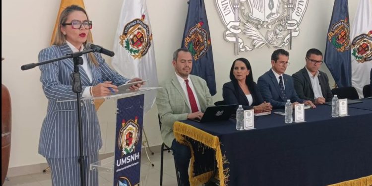 Yarabí Ávila arranca Diplomados en línea y Microcredenciales; 50 mil 950 registros, UMSNH duplica su matrícula