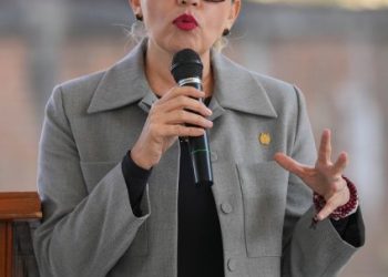 A tomar decisiones responsables y luchar contra la violencia, exhorta Yarabí Ávila a estudiantes de preparatoria