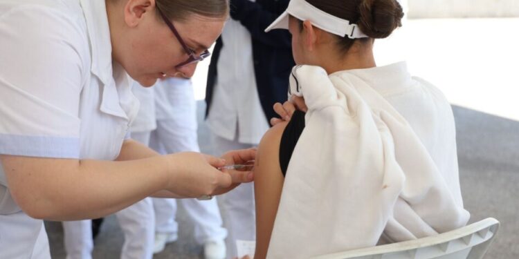 Michoacán supera las 600 mil dosis aplicadas contra el sarampión: SSM