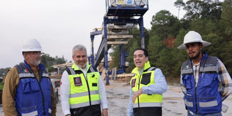 Abierta la circulación vehicular a 4 carriles del tramo carretero Pátzcuaro-Uruapan: Bedolla