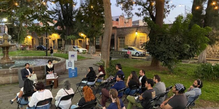 SeCultura Morelia realiza con éxito conversatorio con Roberto Abad