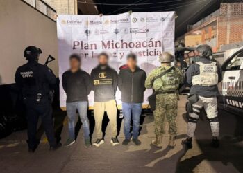 Guardia Civil detiene a 3 hombres en posesión de tres armas de fuego en Jiquilpan