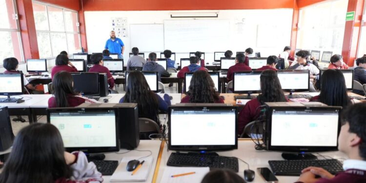 Con Plan Michoacán, 7 mil estudiantes michoacanos se capacitan en Inteligencia Artificial
