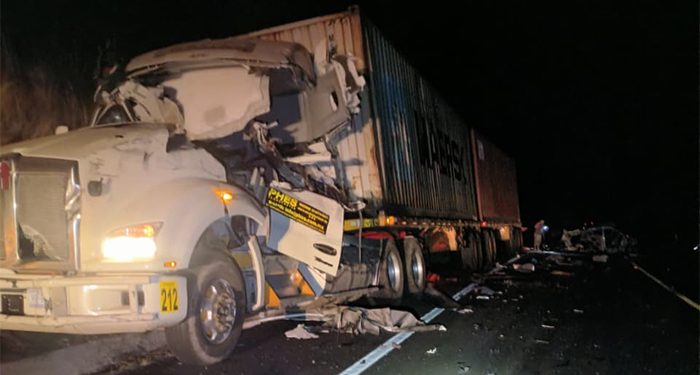 Un muerto y un lesionado grave tras choque múltiple en la autopista Siglo XXI