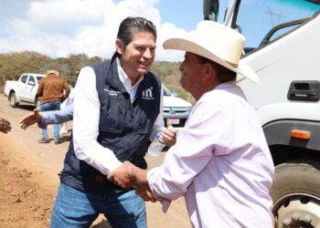 Alfonso Martínez rehabilita camino rural en Capula