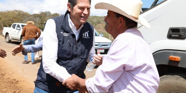 Alfonso Martínez rehabilita camino rural en Capula