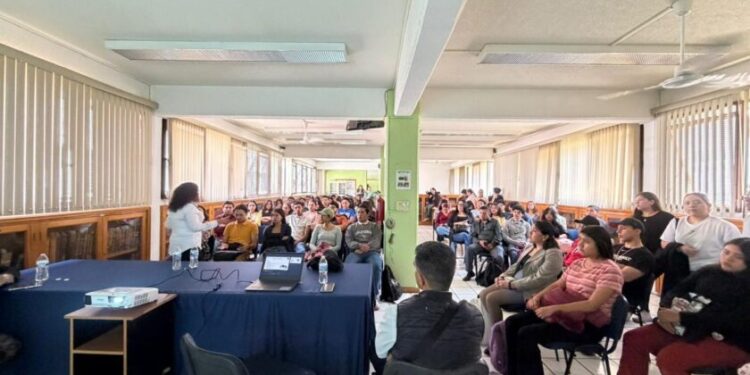 Fortalece FGE Michoacán la prevención de delitos cibernéticos en estudiantes de Morelia