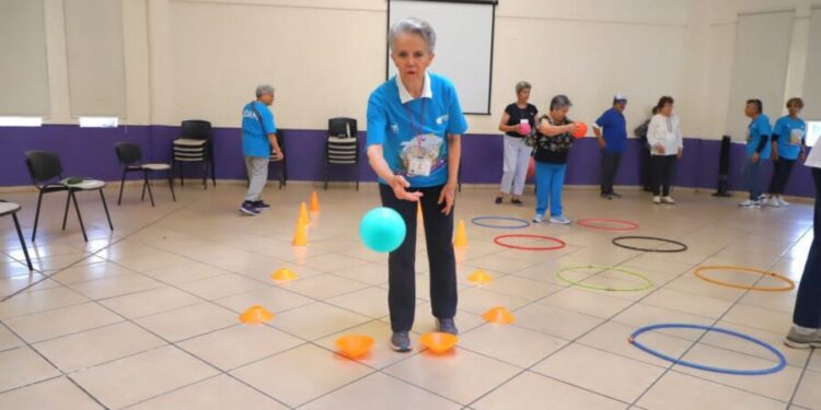 Paola Delgadillo promueve la movilidad y autonomía de los adultos mayores