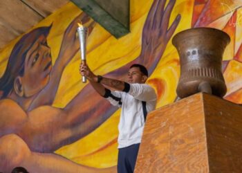 El trabajo en equipo gana campeonatos, señala Yarabí Ávila al inaugurar la Universidad Estatal 2026