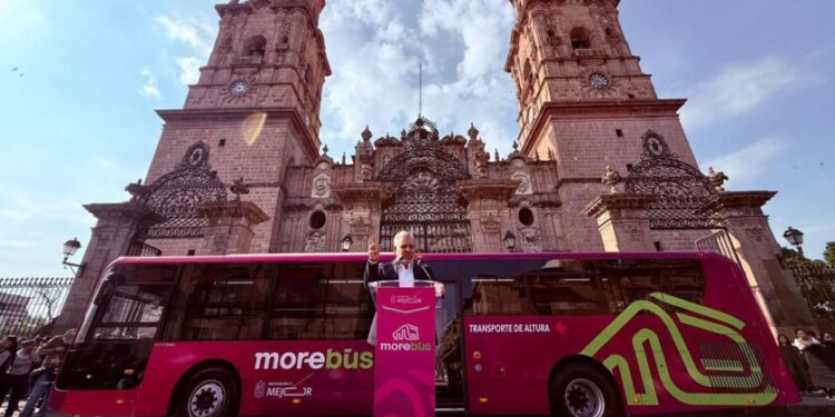 Bedolla presenta el Morebús, nuevo transporte que pone fin a más de 50 años de rezago en movilidad