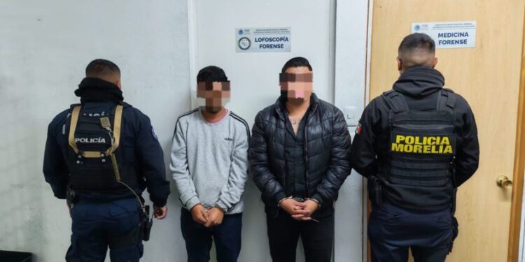 Policía Morelia detiene a dos masculinos por portación de arma de fuego