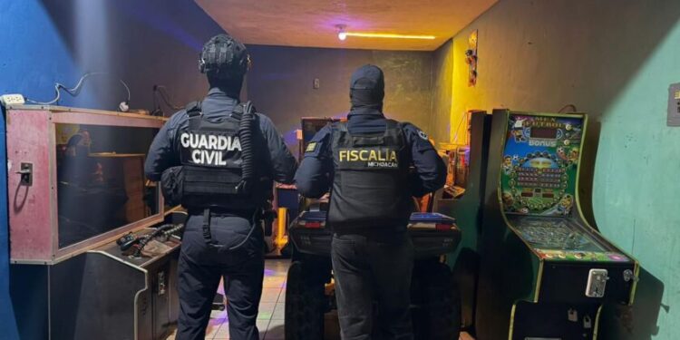 En operativo interinstitucional aseguran 98 máquinas tragamonedas en Lázaro Cárdenas