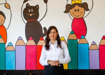 Compromiso en las aulas combate el rezago educativo: Gabriela Molina