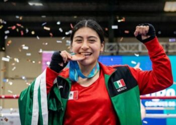 Alumna del Cecytem hace historia y gana medalla mundial de boxeo