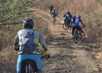 Más de 200 ciclistas se sumaron a la primera Rodada por la Paz en Turicato