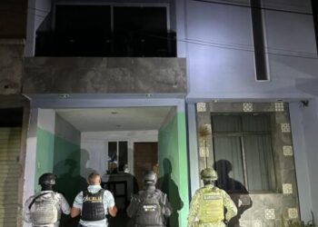 Más de 300 dosis de metanfetamina asegura FGE en cateo y detiene a un hombre