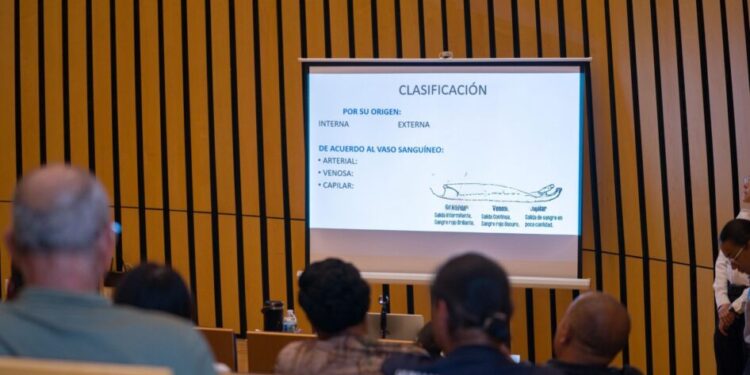 UMSNH capacita en Primeros Auxilios a entrenadores, docentes y deportistas nicolaitas