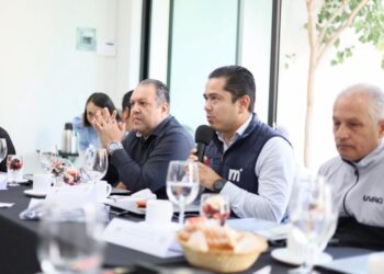 IMCUFIDE y MONDA entregan uniformes deportivos a atletas de asociaciones en Michoacán