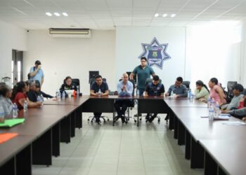 Atiende Adolfo Torres a colonos de Ciudad Jardín y La Esperanza