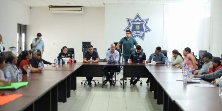 Atiende Adolfo Torres a colonos de Ciudad Jardín y La Esperanza