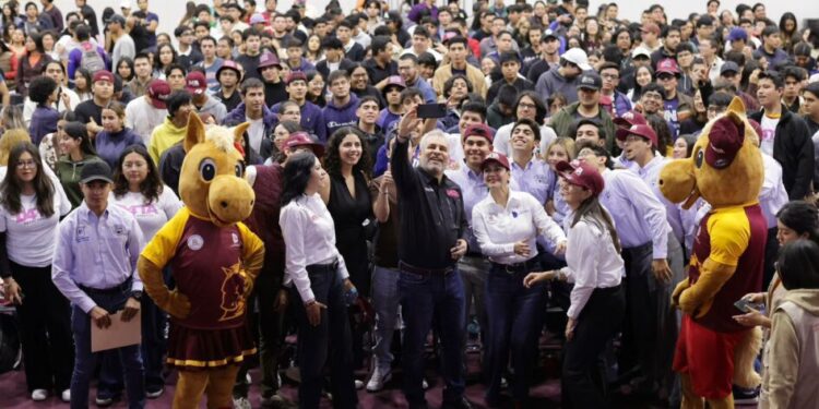 Se suman otros 4 mil estudiantes a D4TA, datos gratis; Bedolla invita a no quedarse fuera del programa