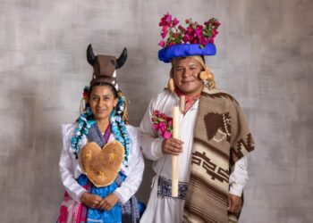 Tianguis Artesanal de Domingo de Ramos se viste de tradición con la Muestra de Indumentaria