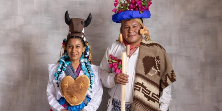 Tianguis Artesanal de Domingo de Ramos se viste de tradición con la Muestra de Indumentaria
