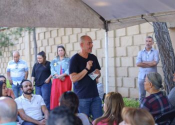 Adolfo Torres continúa atención a colonos del Sur