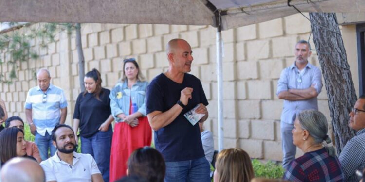 Adolfo Torres continúa atención a colonos del Sur