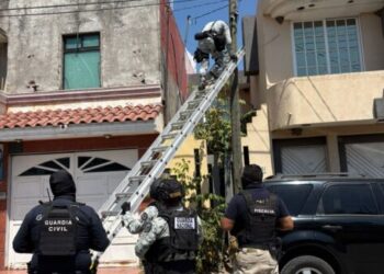 FGE desmantela red de vigilancia ilegal en Apatzingán; aseguran 11 cámaras “parásitas”