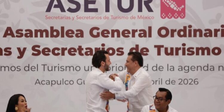 Nombran a Roberto Monroy como presidente nacional de la Asetur