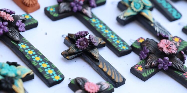 Alfonso Martínez invita a disfrutar del talento artesanal en la 6ª Expo Cruz de Barro