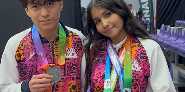 Podio doble para Michoacán: obtienen plata y bronce en bádminton