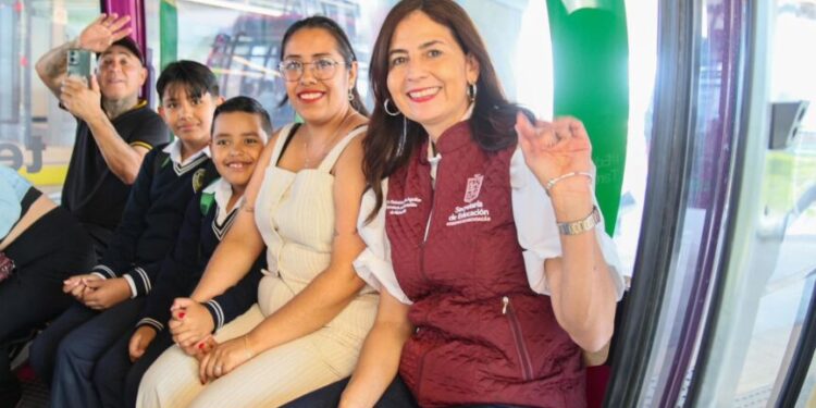 Teleférico de Uruapan mejora la vida diaria de estudiantes: Gabriela Molina