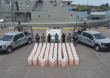 Asegura Marina embarcación con cerca de 6 mil litros de combustible ilegal en costas de Michoacán