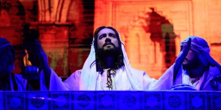 Centro Histórico de Morelia luce repleto con la representación de la Última Cena