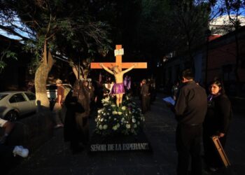 Más de 60 mil personas acompañan la Procesión del Silencio: Alfonso Martínez Alcázar