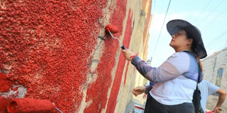 Voluntariado del DIF Morelia rehabilita fachadas del Centro Histórico: Paola Delgadillo